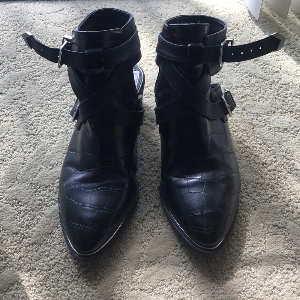 Cute straps pointed booties